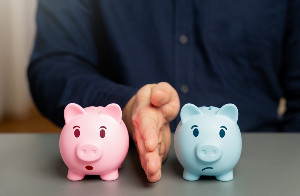 two piggy banks being divided during a divorce