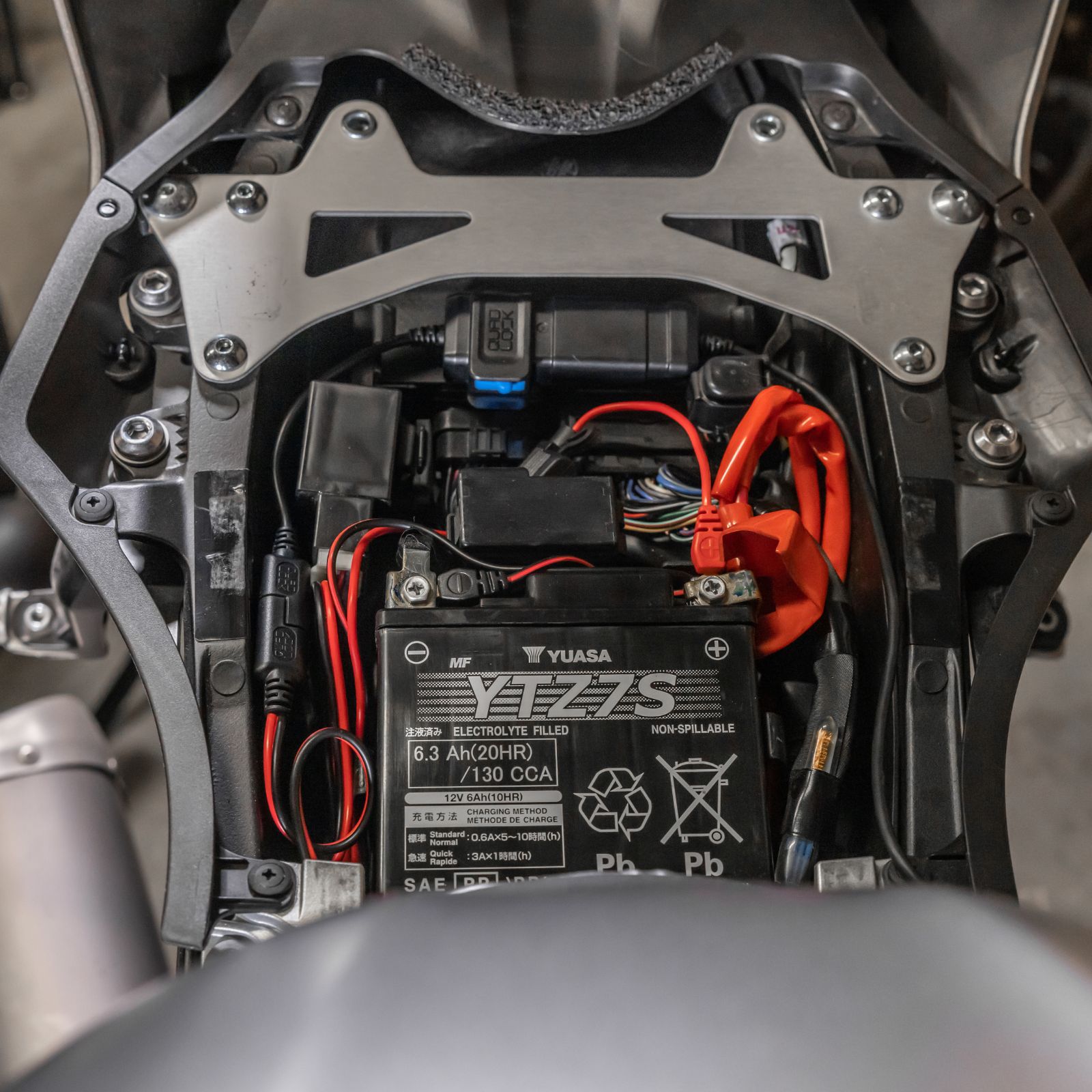 Quad Lock Waterproof 12V to USB Smart Adaptor - Helmet House