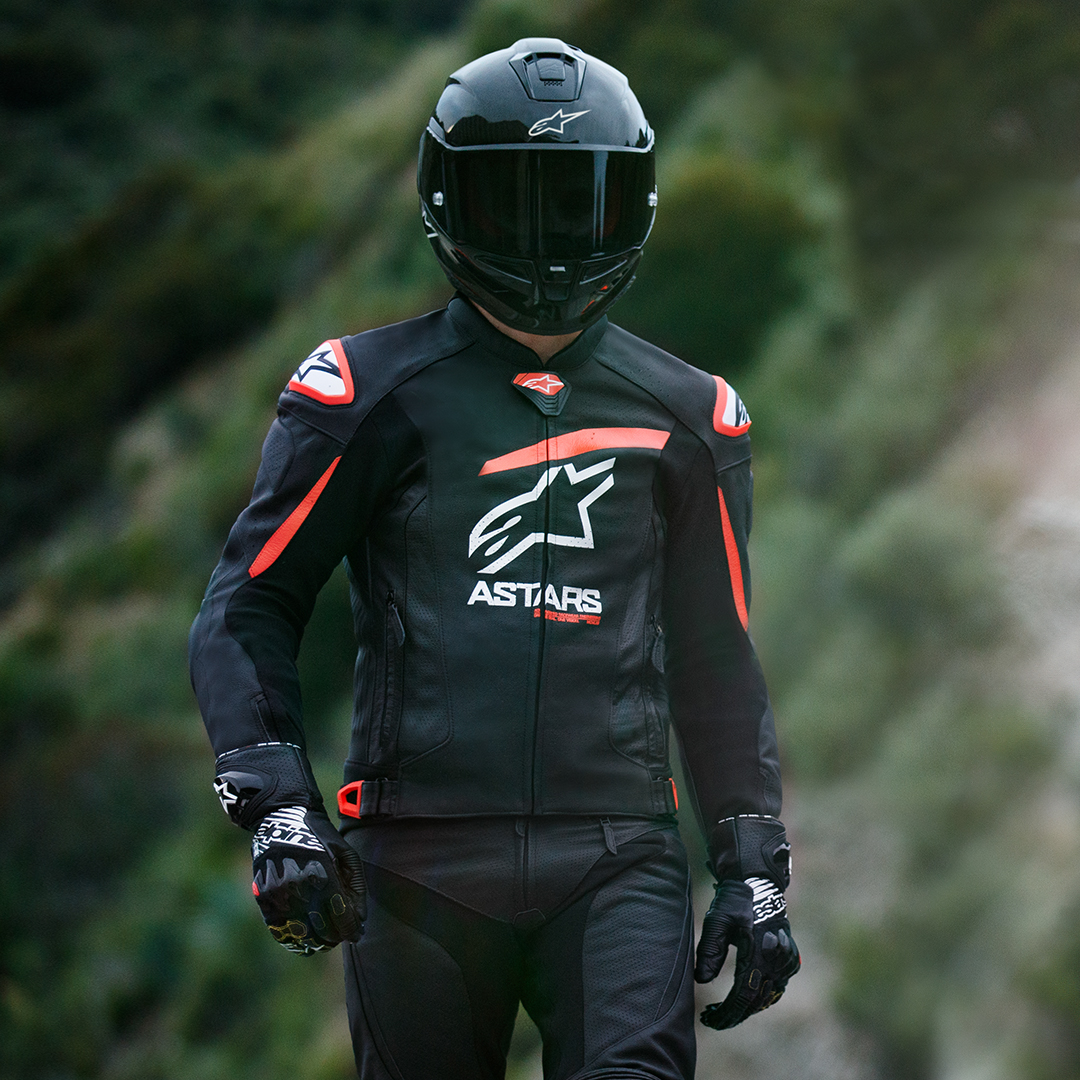 https://d1o0i0v5q5lp8h.cloudfront.net/helmet/live/assets/images/products/images/2024_Spring_Road_BannerAds_Road2024_020923_GP%20PLUS%20R%20V4%20AIRFLOW_1080x1080_Social-21707848671-2497888.jpg