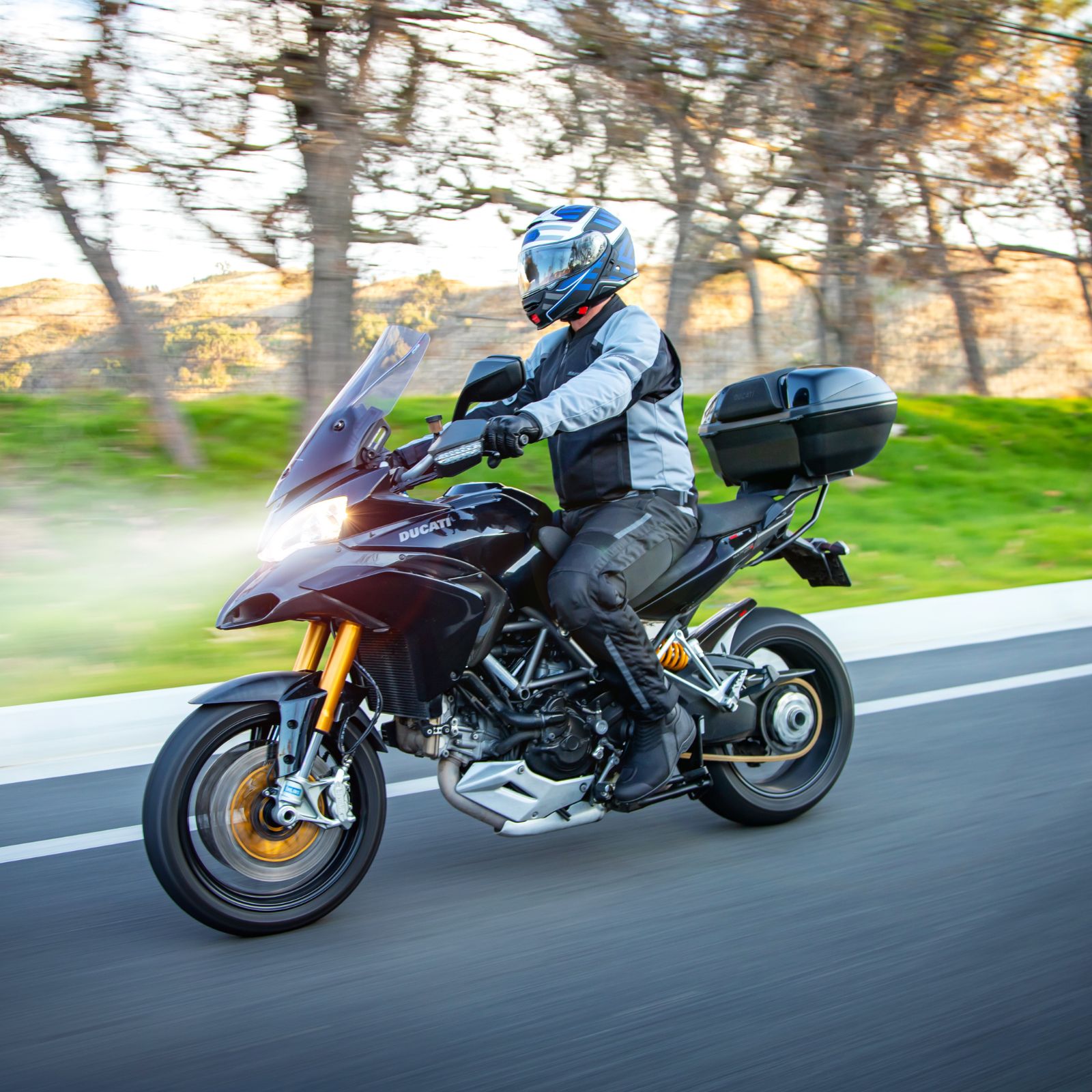 Honda Helix scooter with Geely registration?, image size:1600x1600