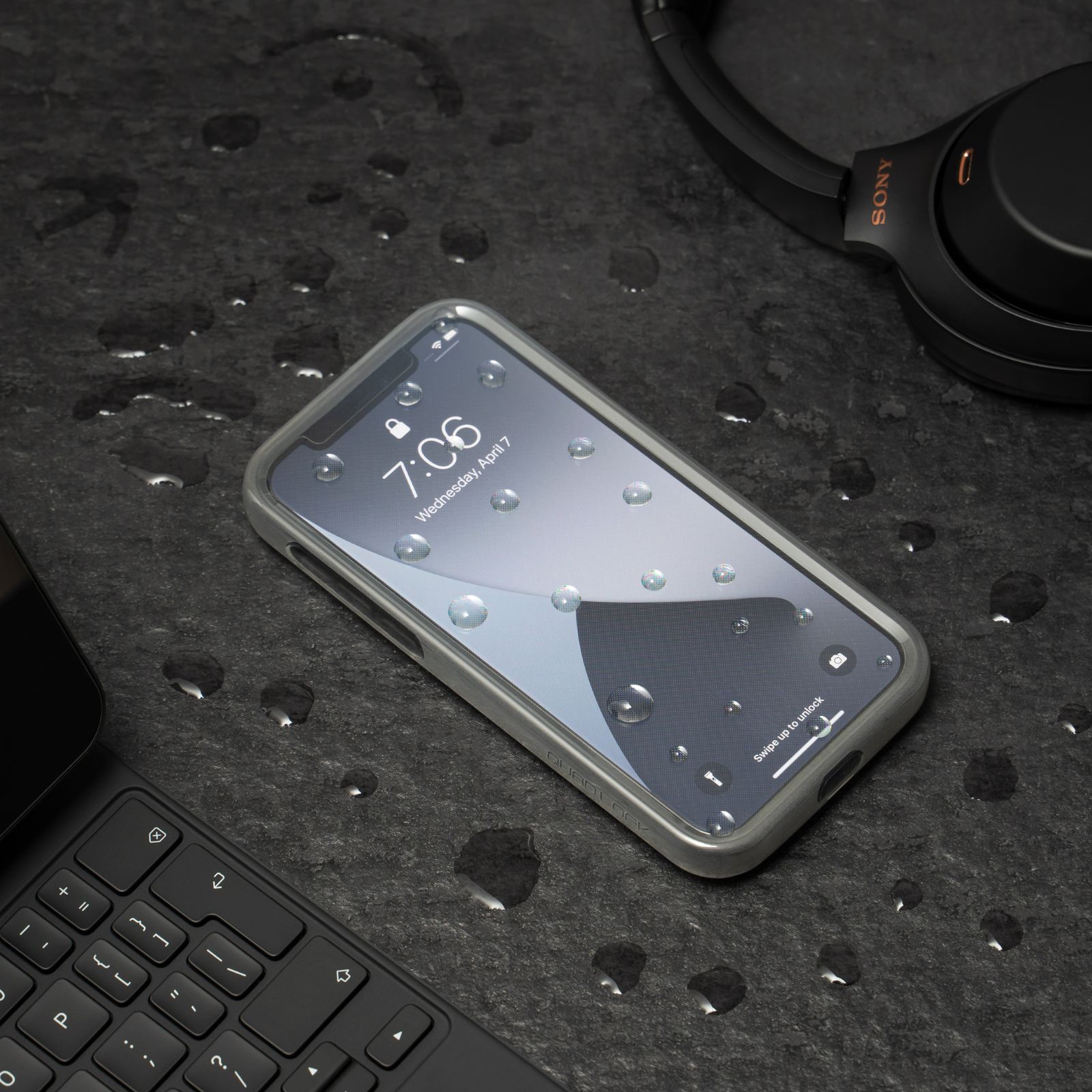 Quad Lock MAG MAG Phone Poncho Google Pixel 9 Series Helmet House