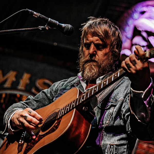 Live on the Lawn: Leo Moon